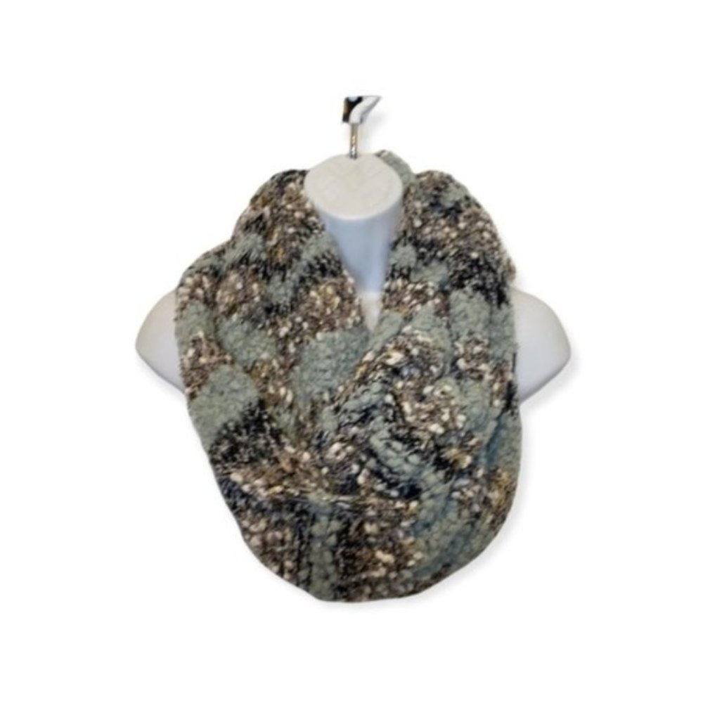 Urban Outfitters Ecote Beautiful Infinity knit chunky Scarf